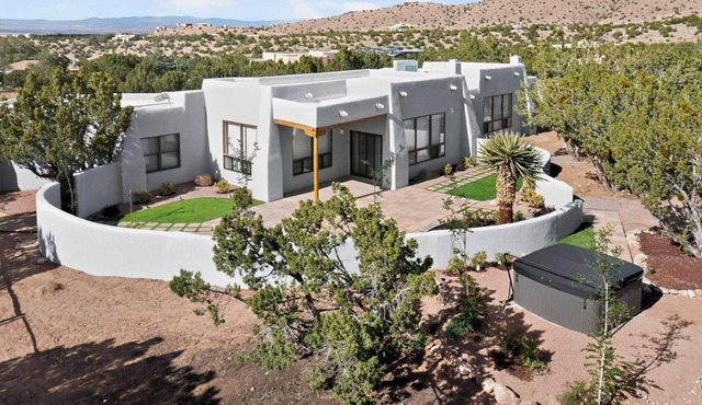 Private Pool + Mountain Views -Retreat Near ABQ