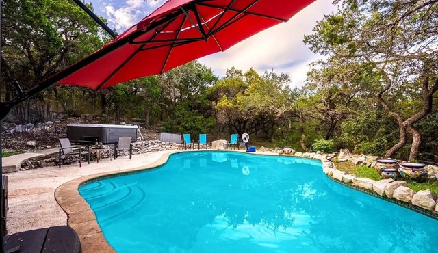 Private Pool & NEW Hot Tub in The Hill Country