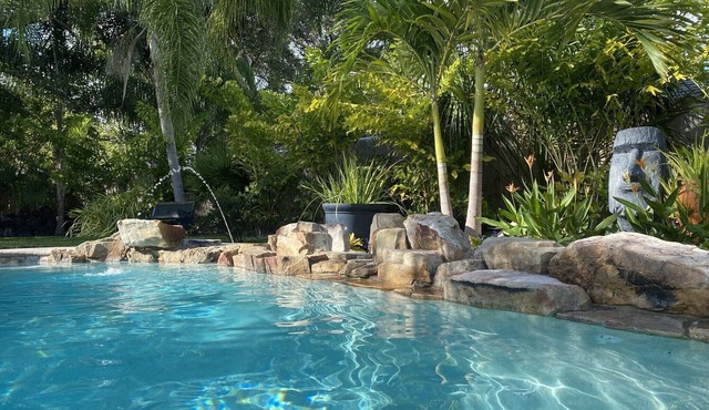 "Private Pool Oasis 3-MinnWalk to Crystal Beach nTropical Escape"
