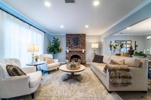 Private Pool Oasis/Disney 15mins/Disney+ HBO/Gym