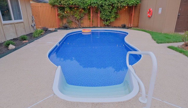 Private Pool Oasis in the heart of DFW! Quiet and central.