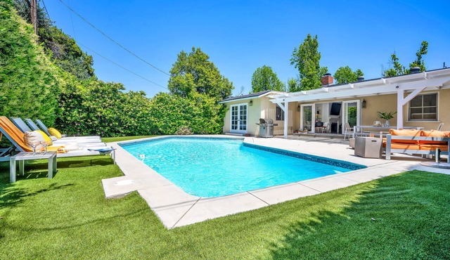 Private Pool Oasis in Quiet Neighborhood Dog Ok