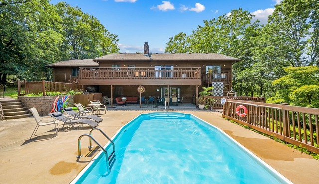 Private Pool, On its own 2 acres, FirePit, Pinball