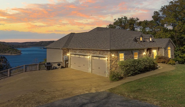 Private Pool-Open May 1, Hot Tub, Amazing LakeView