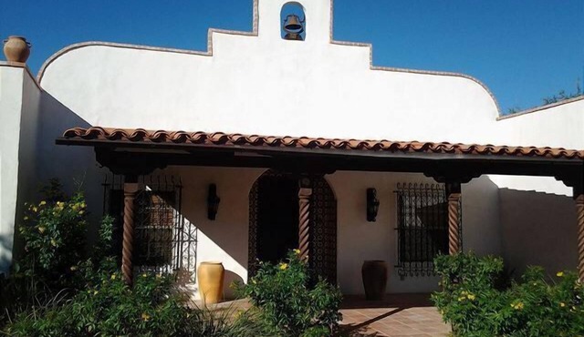 Private Pool, Outdoor Fireplace and beautifully furnished