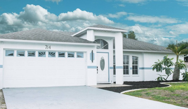 Private Pool Paradise! 3BR Fort Myers House w/WiFi & A/C