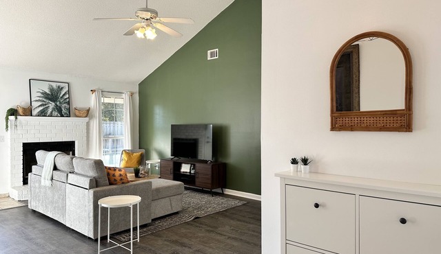 Private POOL Paradise w/Game Lounge!