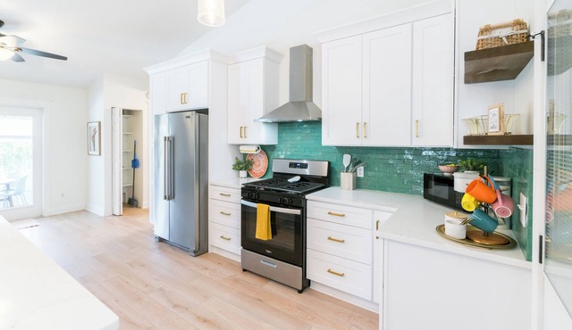 Private Pool, Patio and Grill Close to downtown and beaches