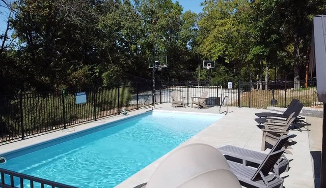 Private Pool - Pickleball - Hot Tub - Theatre Room