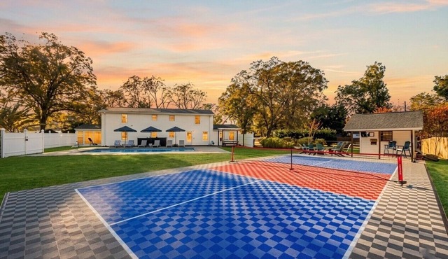 Private pool, pickleball court, game room & sunroom — near Greenville
