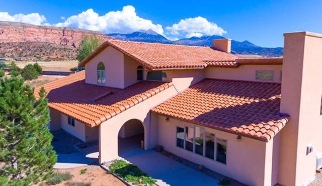 Private Pool! Private Hot Tub! Trailer Parking! Fire Pits! All on 2 Acres!