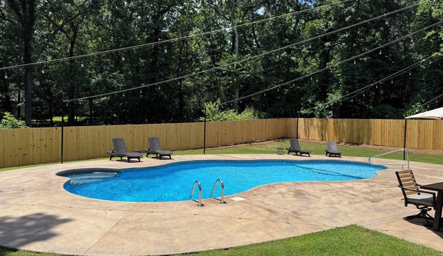 Private Pool Retreat Near Covington & Atlanta Furry Friends Welcome!