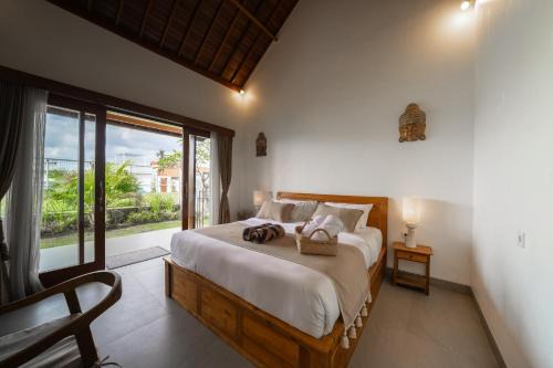 Private Pool, Rice Fields, 2 BR Villa Near Canggu