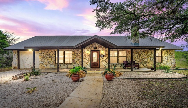 Private pool, single story, NO bunk beds, less than 5-minute drive to THE Frio River in Concan, TX