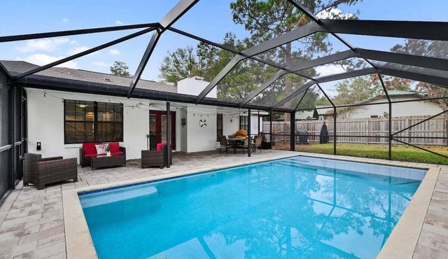 Private Pool | Sleeps 11 | Sunny Side Retreat | Bluewater Bay