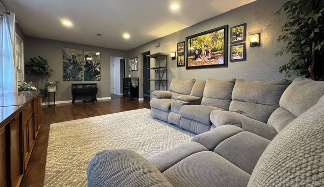 Private Pool Sleeps 14 Spacious 4BR Home for Families & Groups
