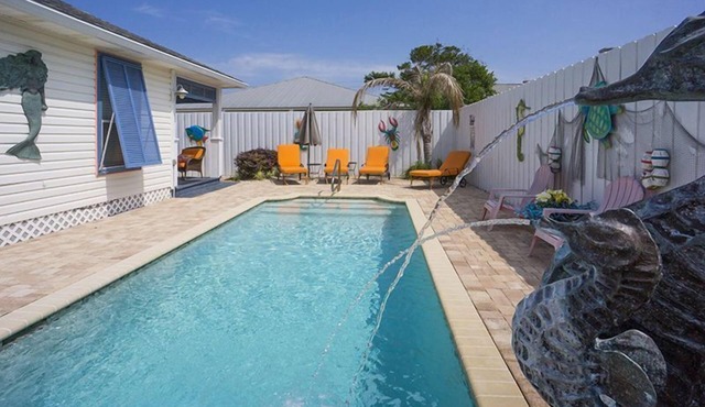 Private Pool, Small pets welcome, walk to beach, bikes and golf cart included