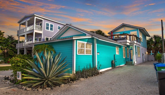Private POOL/SPA-Almost beachfront, Amazing Gulf Views, walk to Bridge St.