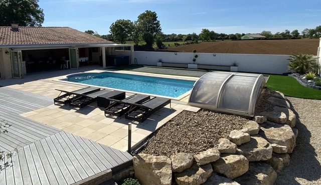 Private pool & spa gite in the heart of the Marais Poitevin / 3 bedrooms / 10 people