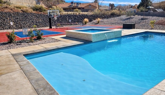 Private Pool & Spa, Pickleball, King Beds, Near Zion, Sleeps 16+, Game Room