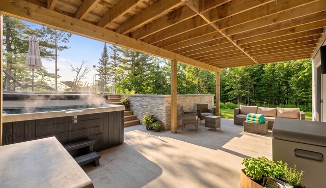 Private Pool, Spa, Pool Table | Chalet Houefifa