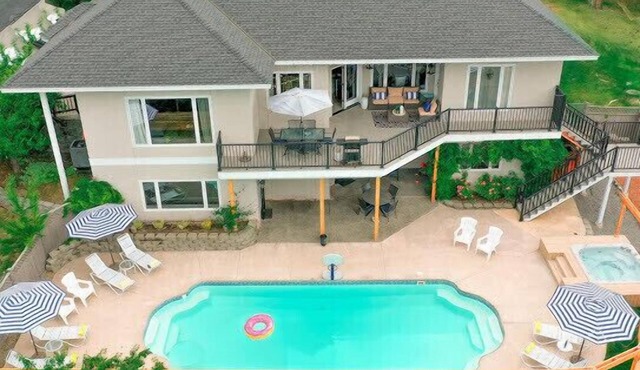 Private Pool,Spacious Home with Hot Tub, Game Room and Lake Views!