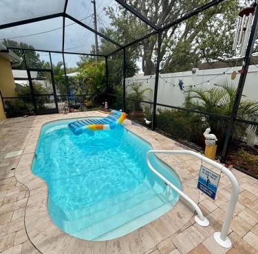 Private pool suite in heart of Tarpon Springs!