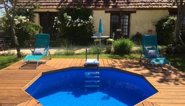 PRIVATE POOL! Sunset Cottage. With Stunning Views of the Chateau and the Valley
