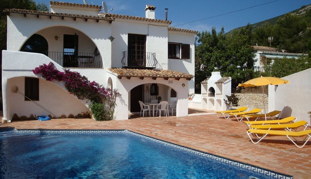 Private Pool, terrace vineyard views, BBQ, Table Tennis, 5 min car Beach/Town
