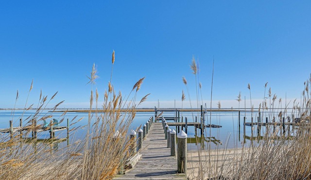 Private Pool, Dock & Beach: Stafford Township Gem