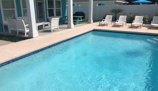 Private Pool, Very Close to Beach, Golf Cart Accessible to Beach and Town