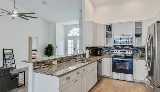 Private Pool Villa, <10 miles to Disney! Renovated, Bright and Spacious