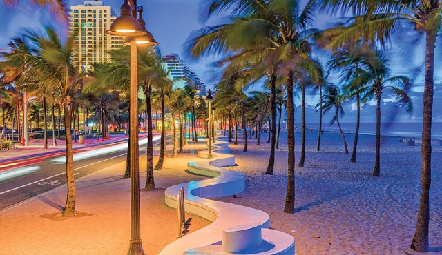 Private pool villa for 10 guests - 15 mins to beach