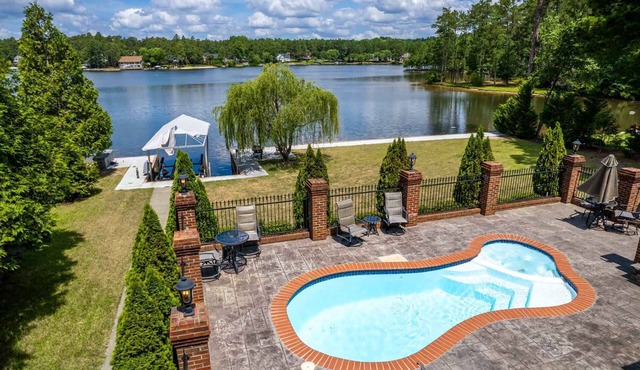 Private Pool! WaterEdge Lake House
