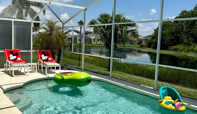 Private pool with a beautiful view overlooking the lake! Near Disney & Universal