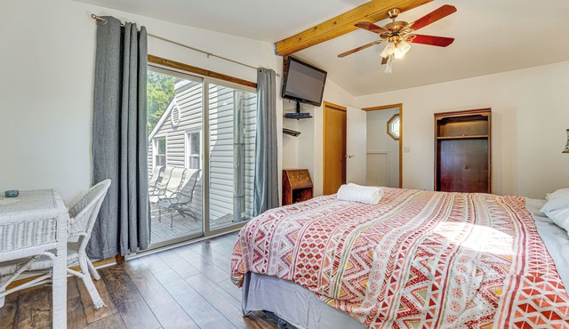 Private Pool & Yard: Pet-friendly Home in Toledo