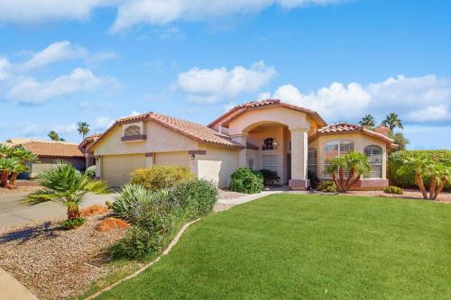 Private Pool, Yard and Pool Table! Avondale Abode