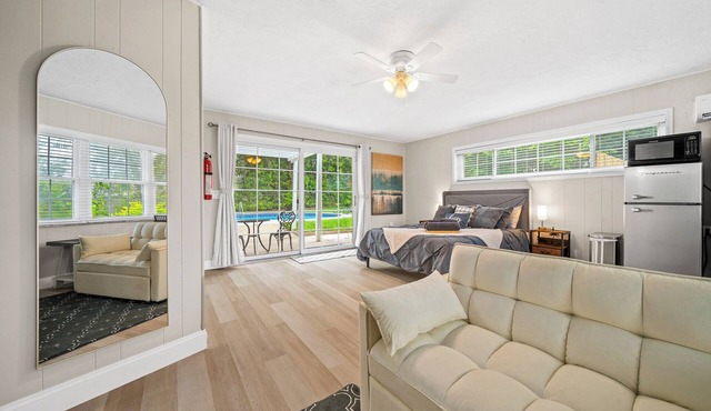 Private Poolside Guesthouse Suite! Prime Ocala Location!