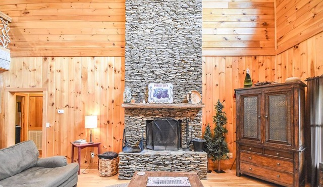Private prop -10 min to Blowing Rock; large porch w/grill, firepit & fire place