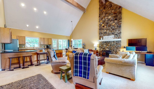 Private property - Main & Guest Home - Creek Views