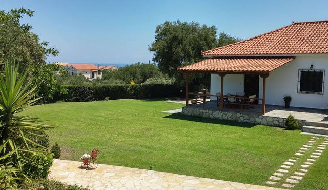 Private Property On A 6500m2 Fenced Off Green Olive Groove