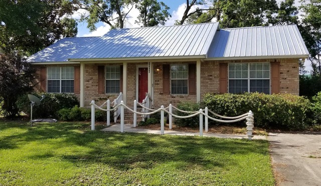 Private Pup Fenced Yard, Huge screen porch, Beautiful House!