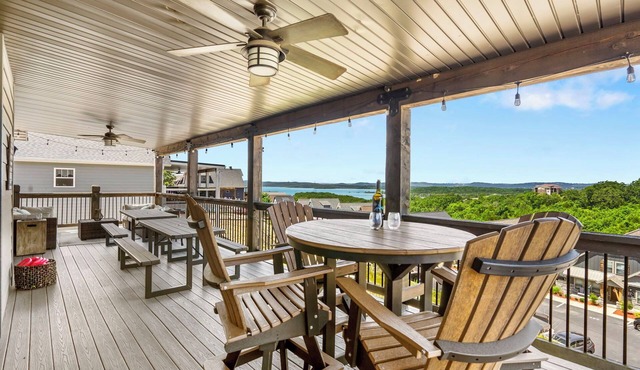 Private Putting Green Retreat with Firepit, Hot Tub, Free Tickets, Views & Community Indoor Pool