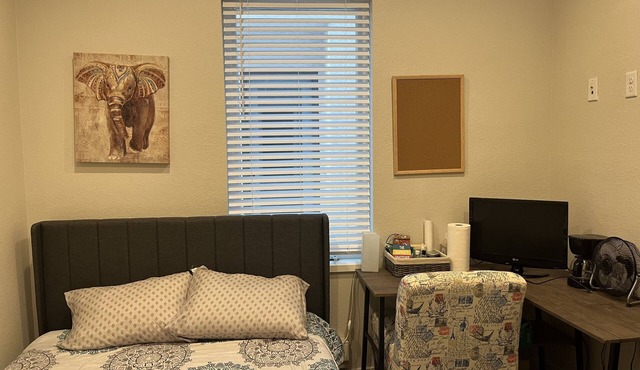 Private Quaint Cozy Room