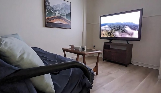 Private Queen Bedroom on the Upper Decks—8 minutes walk to the Waterfront!