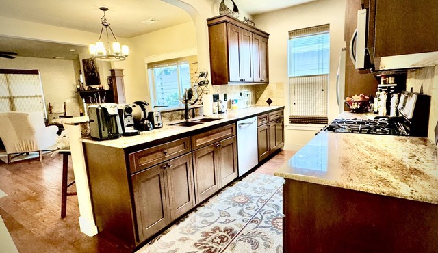 Private Queen Room w/Bathroom