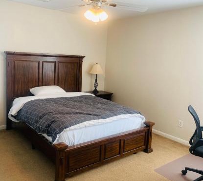Private Queen Room Cypress 290, TX