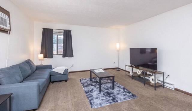 Private/Quiet 2-Bed Apartment