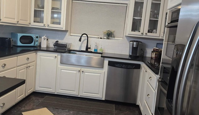 Private, Quiet Ap. “Splashing in Albany “ 5 min to Phoebe