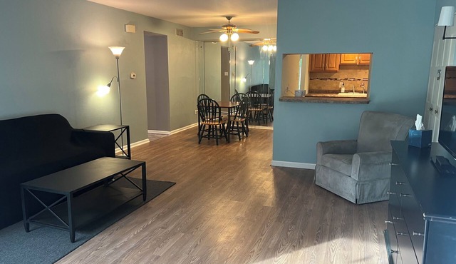 Private Quiet Apartment in Gated Community Close to River and Transportation